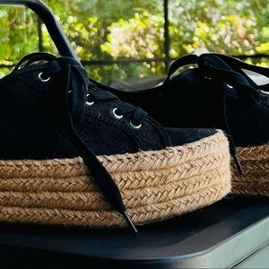 Steve Madden platform sneaker. Black.